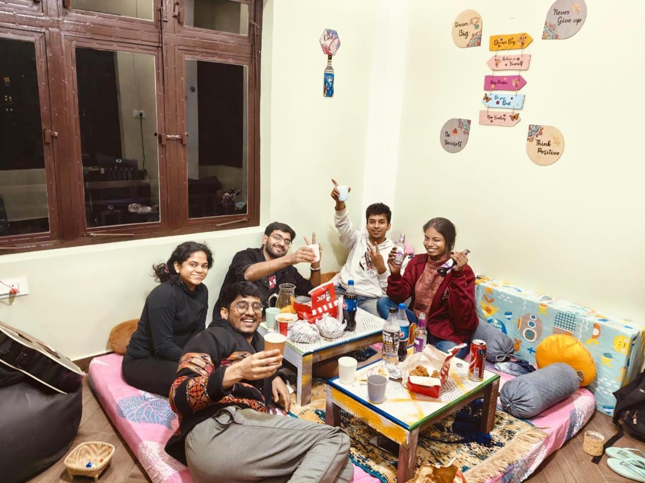 Xtsy Travellers Hostel Shillong Eksteriør bilde