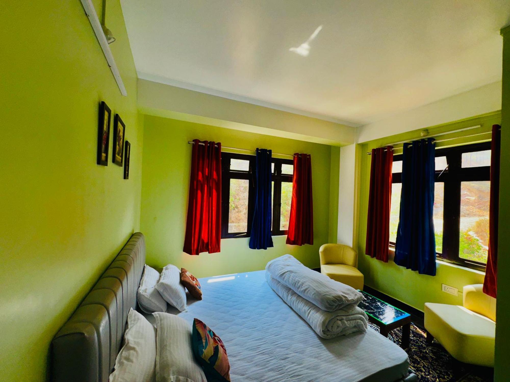 Xtsy Travellers Hostel Shillong Eksteriør bilde